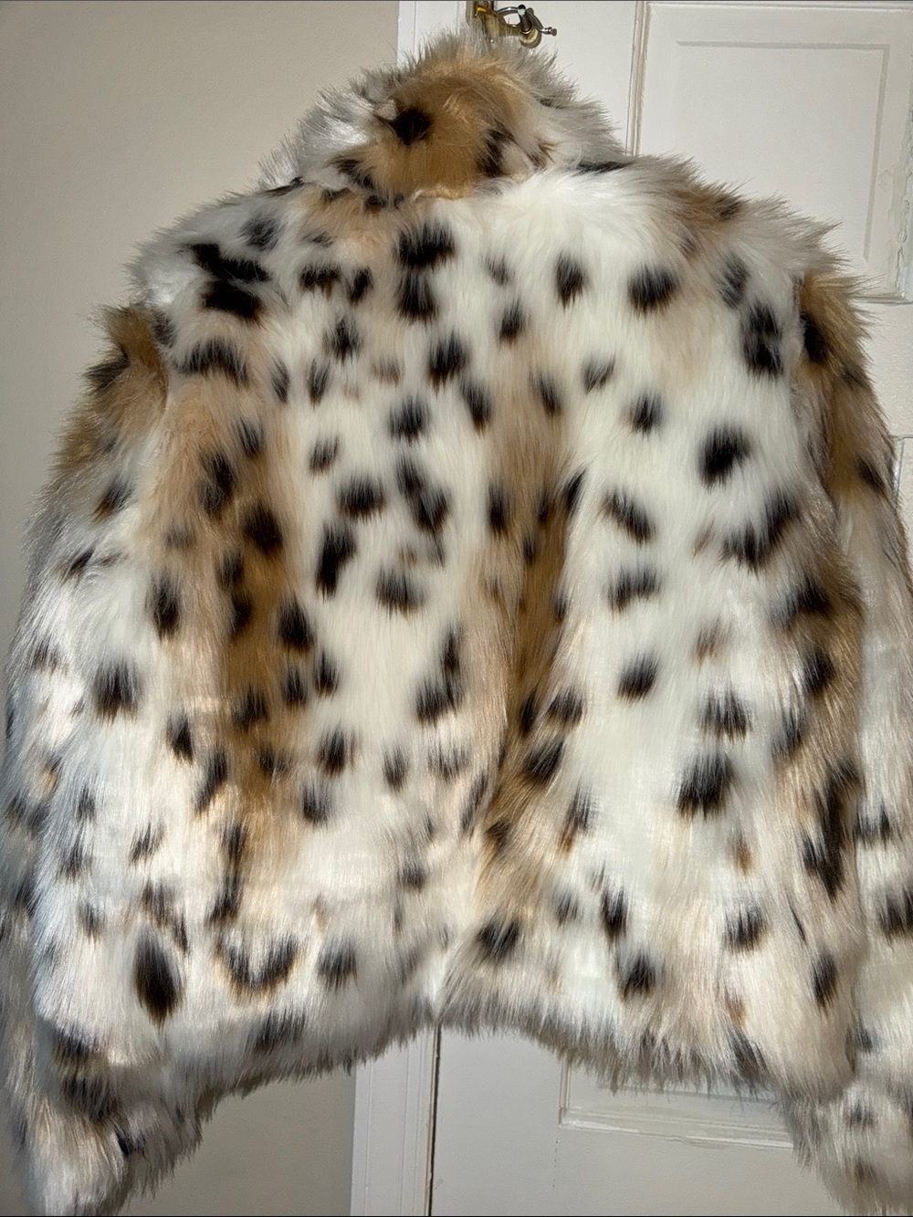 Faux Fur Leopard-Spot Jacket in White and Brown - Picture 4 of 4